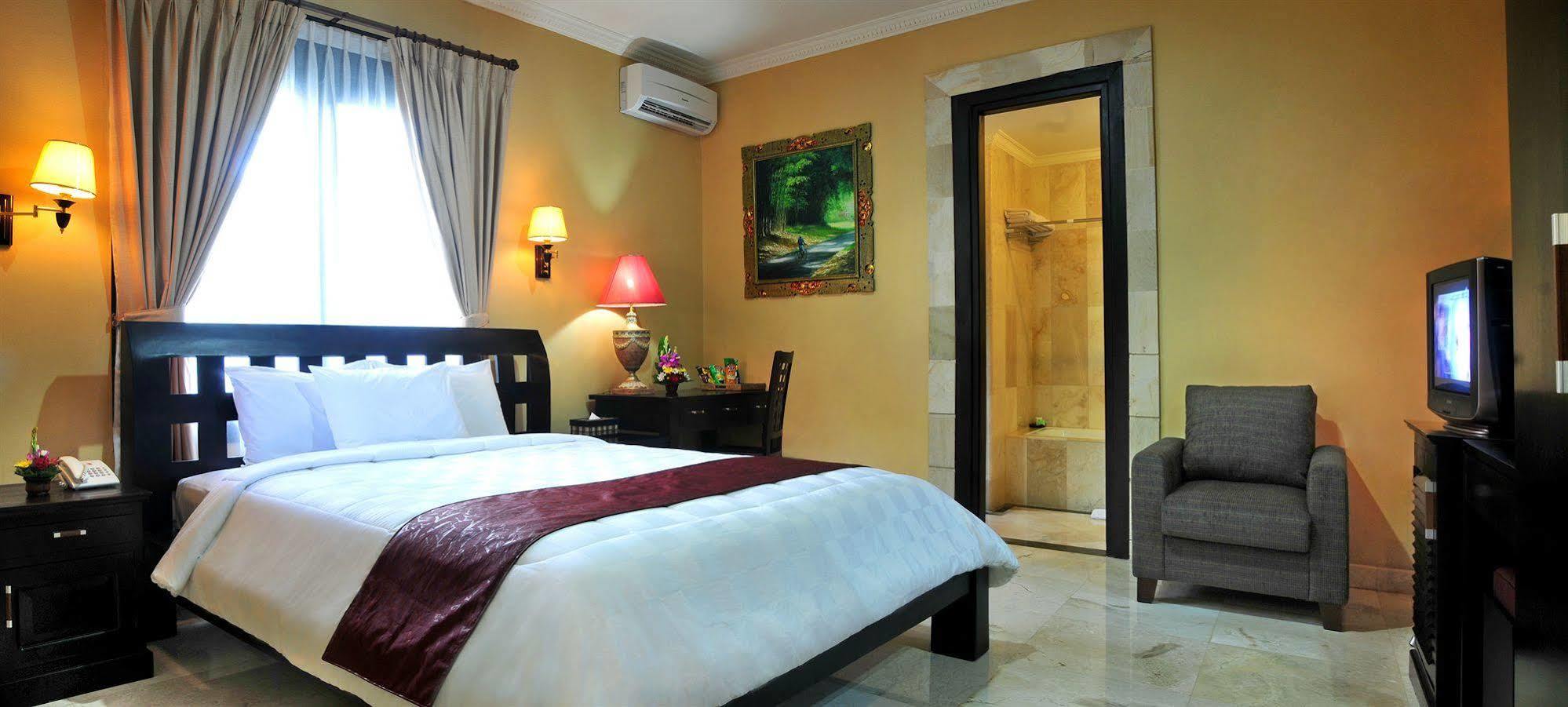 Puri Yuma Hotel Denpasar Esterno foto